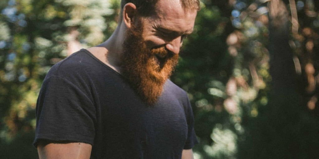 5 Best Travel Hacks for Beard Grooming When Traveling